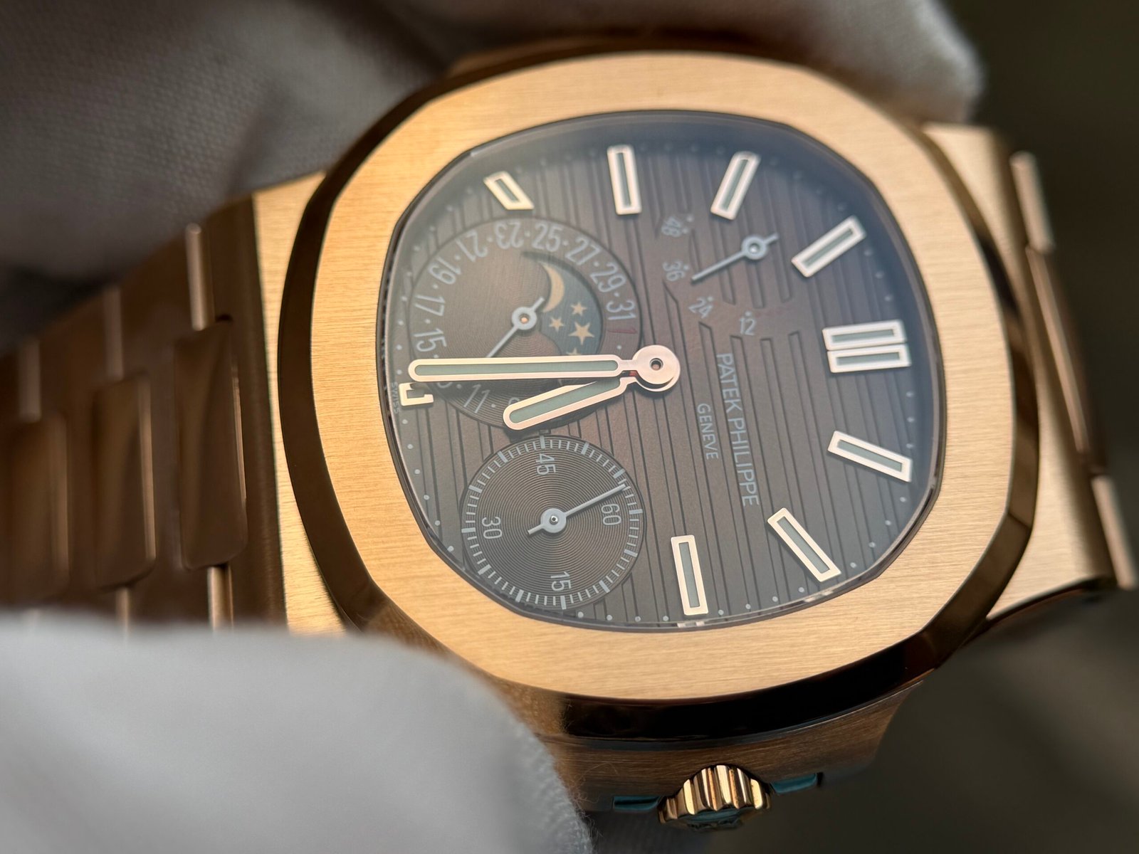 Nautilus 5712 PPF SS 1:1 RG/RG Brownl on SS Bracelet A240 Super Clone - Image 6