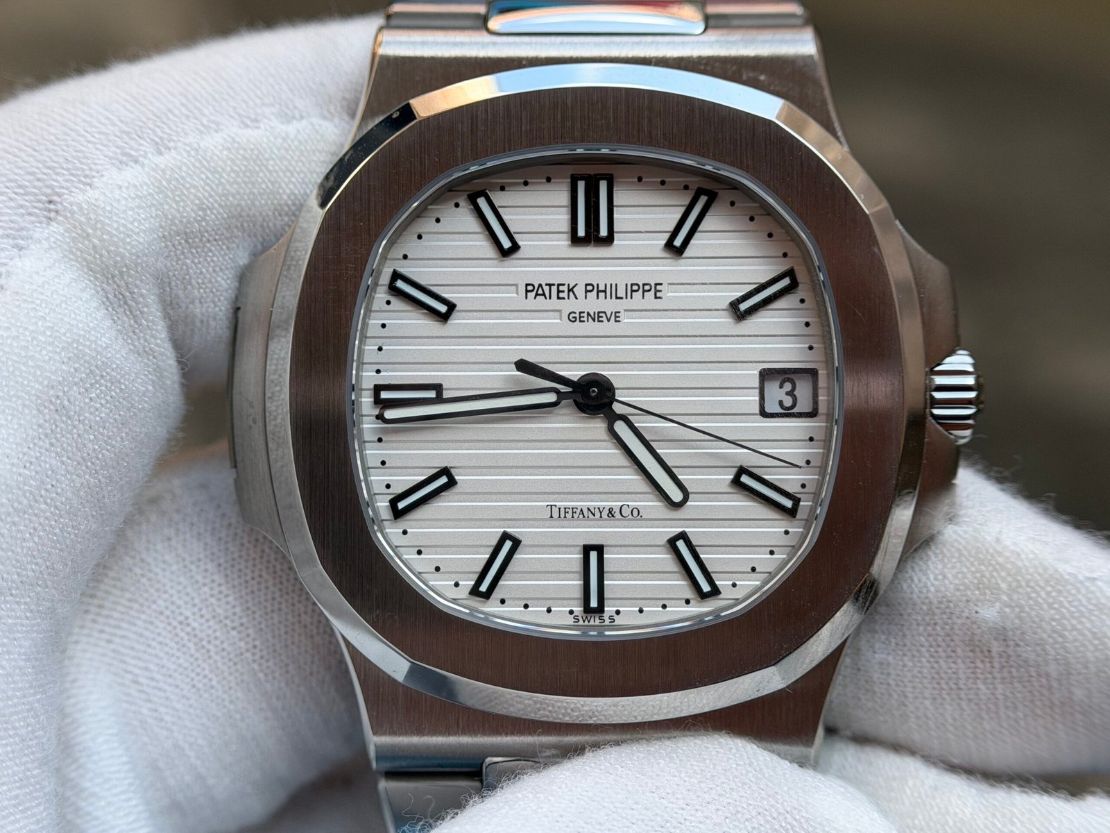 Nautilus 5711/1A 1:1 Best Tiffany & Co.-White Textured Dial on SS Bracelet A324 Super Clone - Image 2