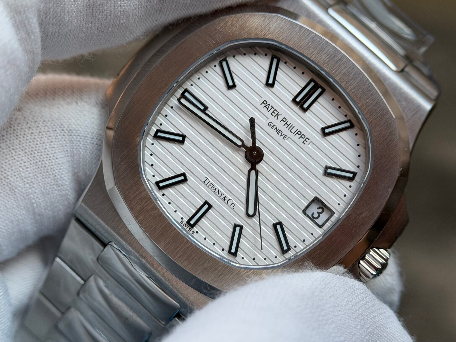 Nautilus 5711/1A 1:1 Best Tiffany & Co.-White Textured Dial on SS Bracelet A324 Super Clone - Image 3