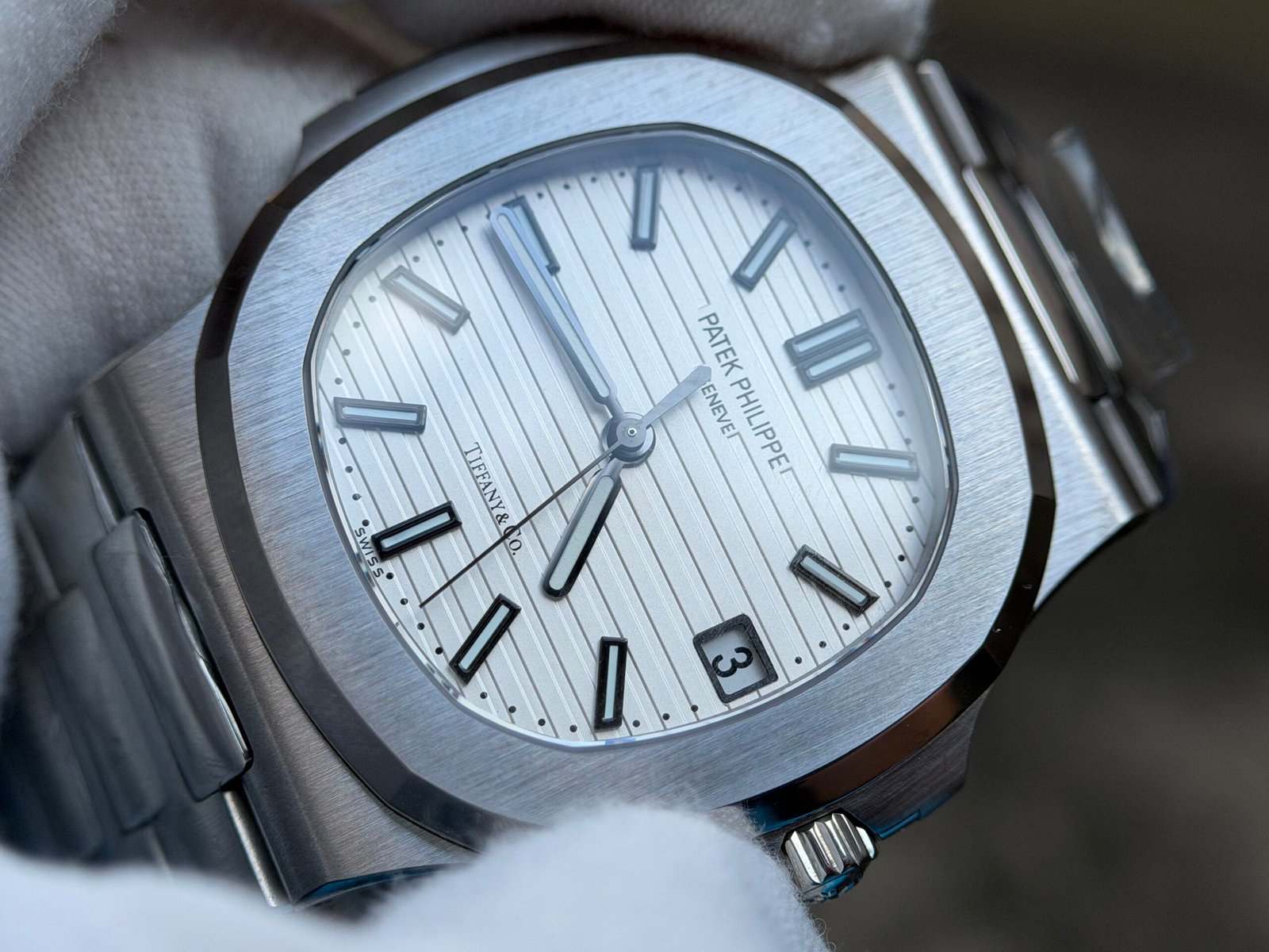 Nautilus 5711/1A 1:1 Best Tiffany & Co.-White Textured Dial on SS Bracelet A324 Super Clone - Image 5
