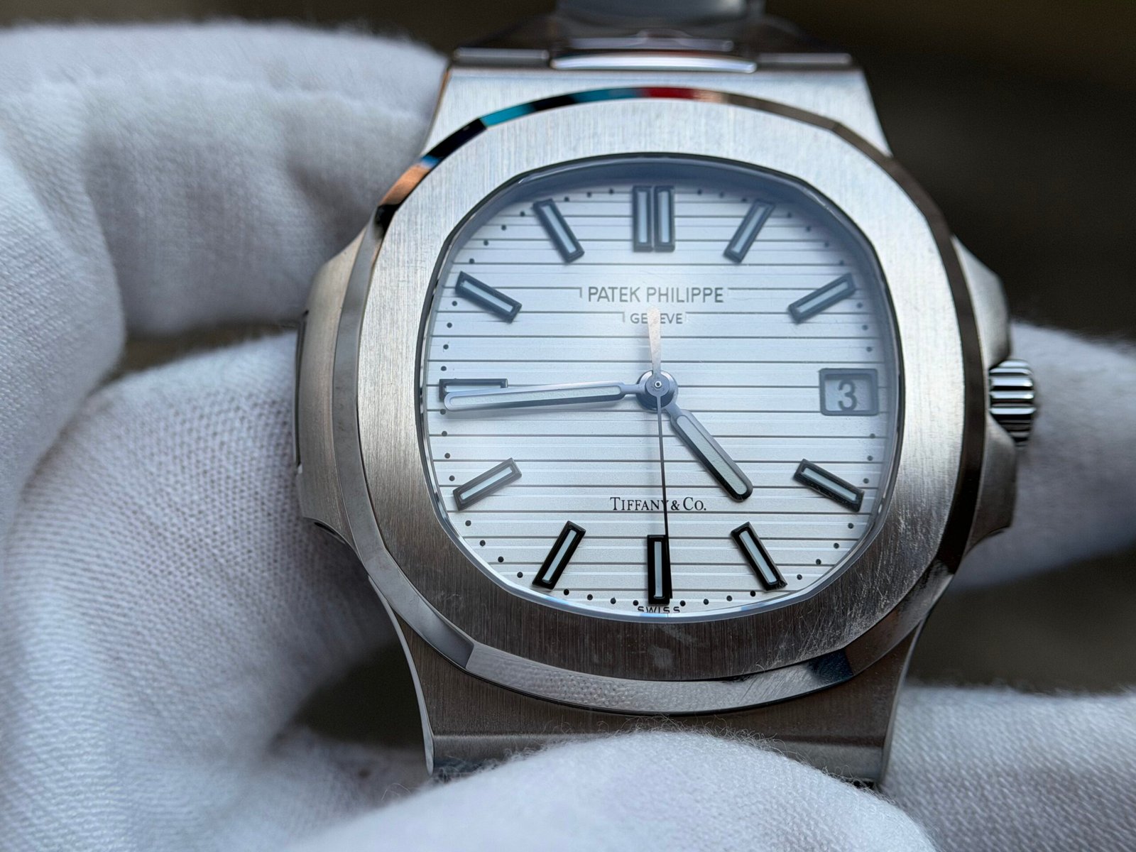 Nautilus 5711/1A 1:1 Best Tiffany & Co.-White Textured Dial on SS Bracelet A324 Super Clone - Image 6