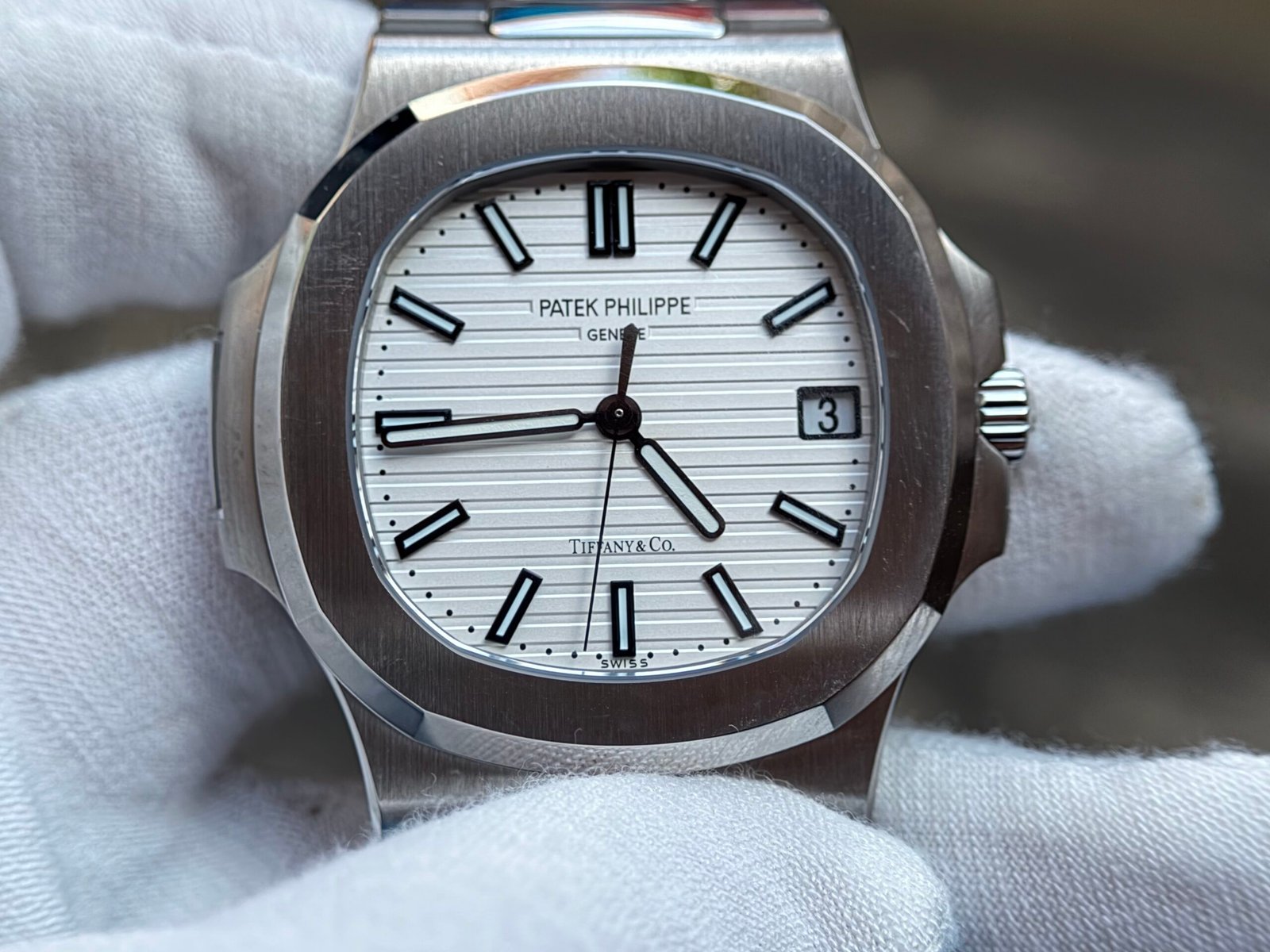 Nautilus 5711/1A 1:1 Best Tiffany & Co.-White Textured Dial on SS Bracelet A324 Super Clone - Image 7