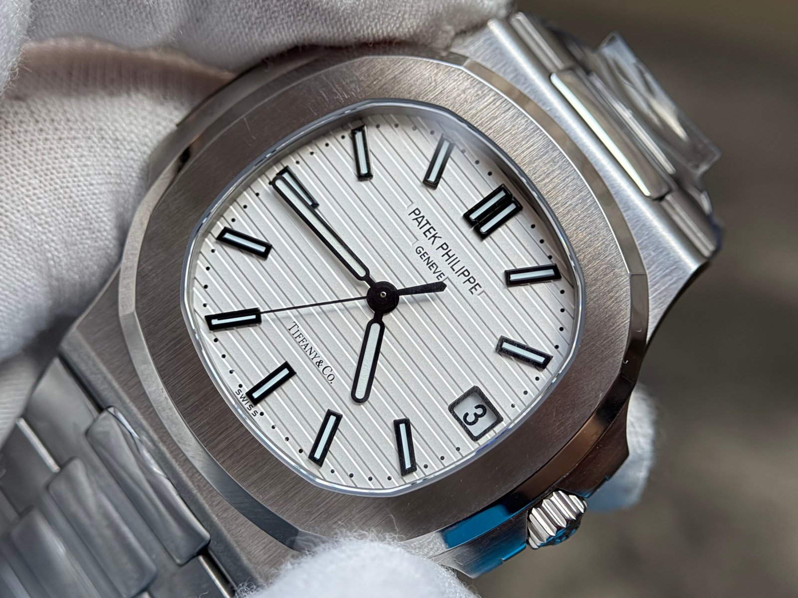Nautilus 5711/1A 1:1 Best Tiffany & Co.-White Textured Dial on SS Bracelet A324 Super Clone - Image 8