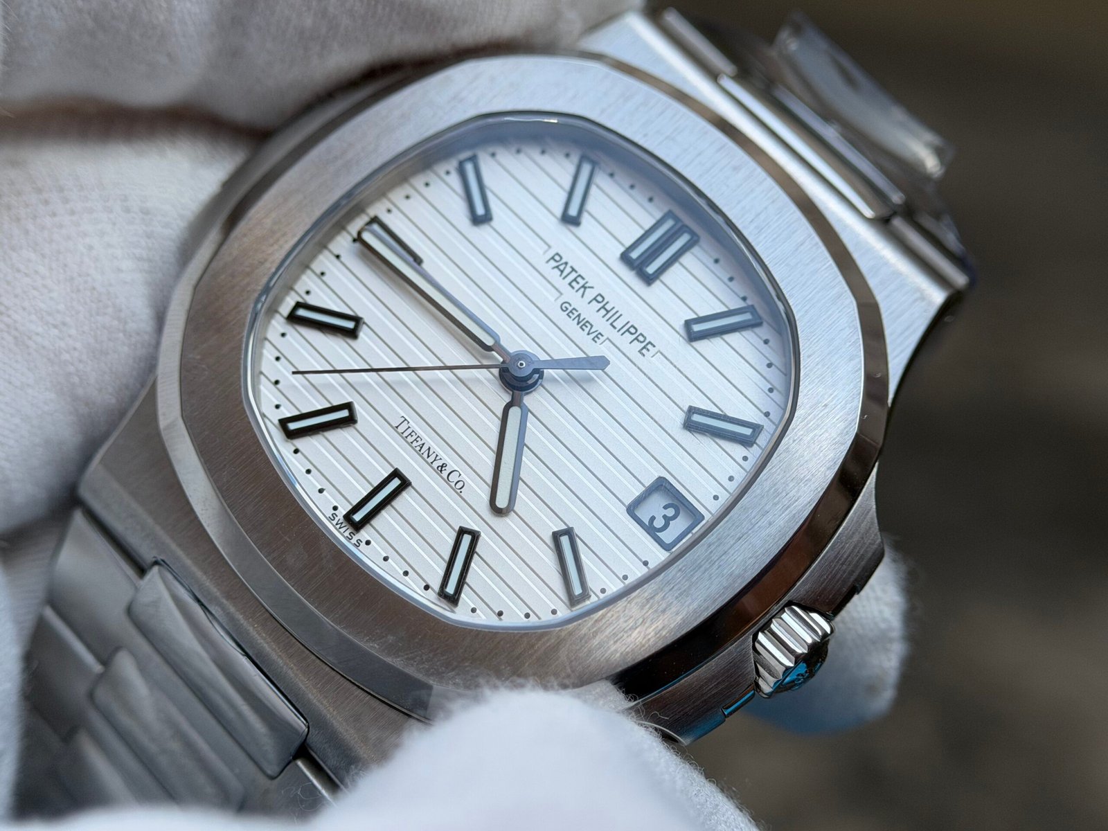 Nautilus 5711/1A 1:1 Best Tiffany & Co.-White Textured Dial on SS Bracelet A324 Super Clone - Image 9