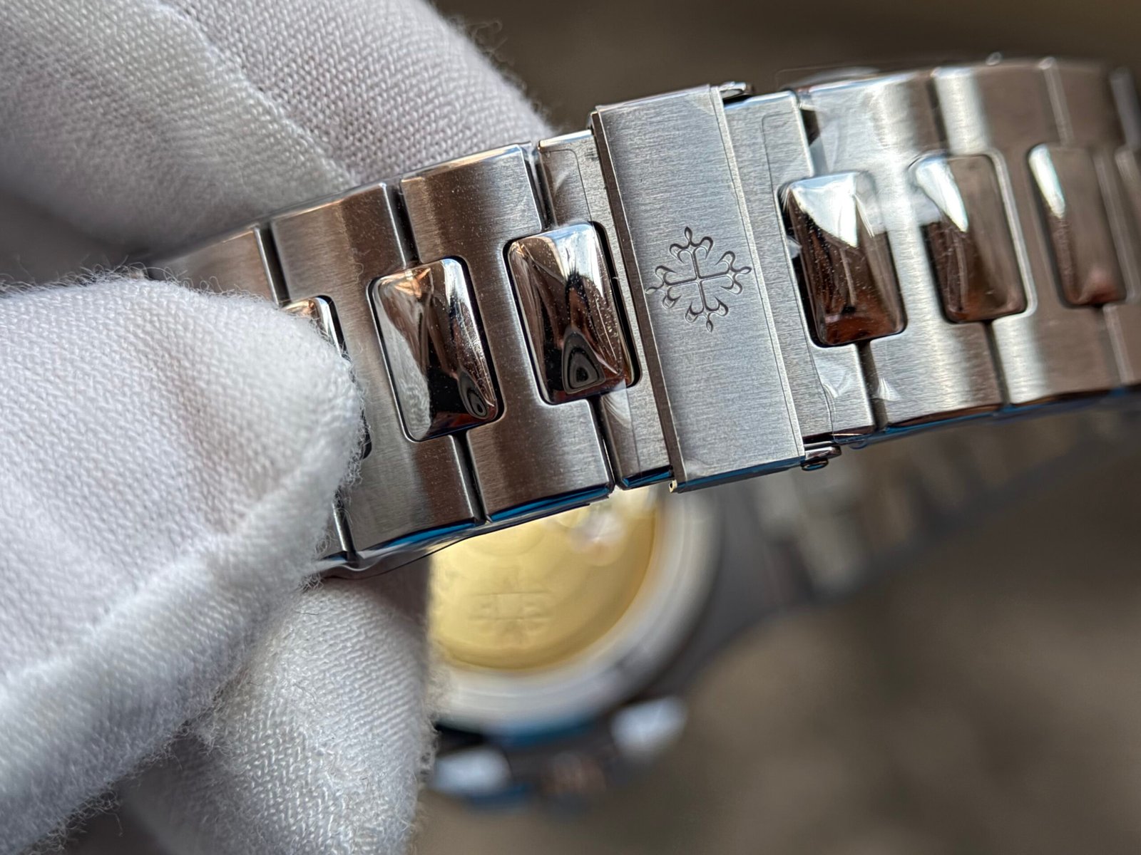 Nautilus 5711/1A 1:1 Best Tiffany & Co.-White Textured Dial on SS Bracelet A324 Super Clone - Image 15